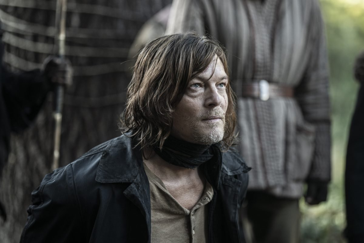 photo of daryl dixon on his knees in walking dead spinoff show