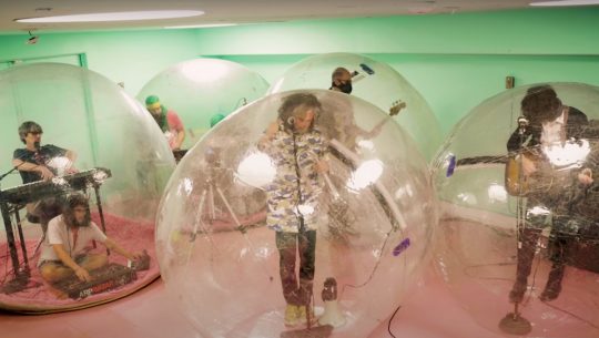 THE FLAMING LIPS Are Putting on Bubble Concerts