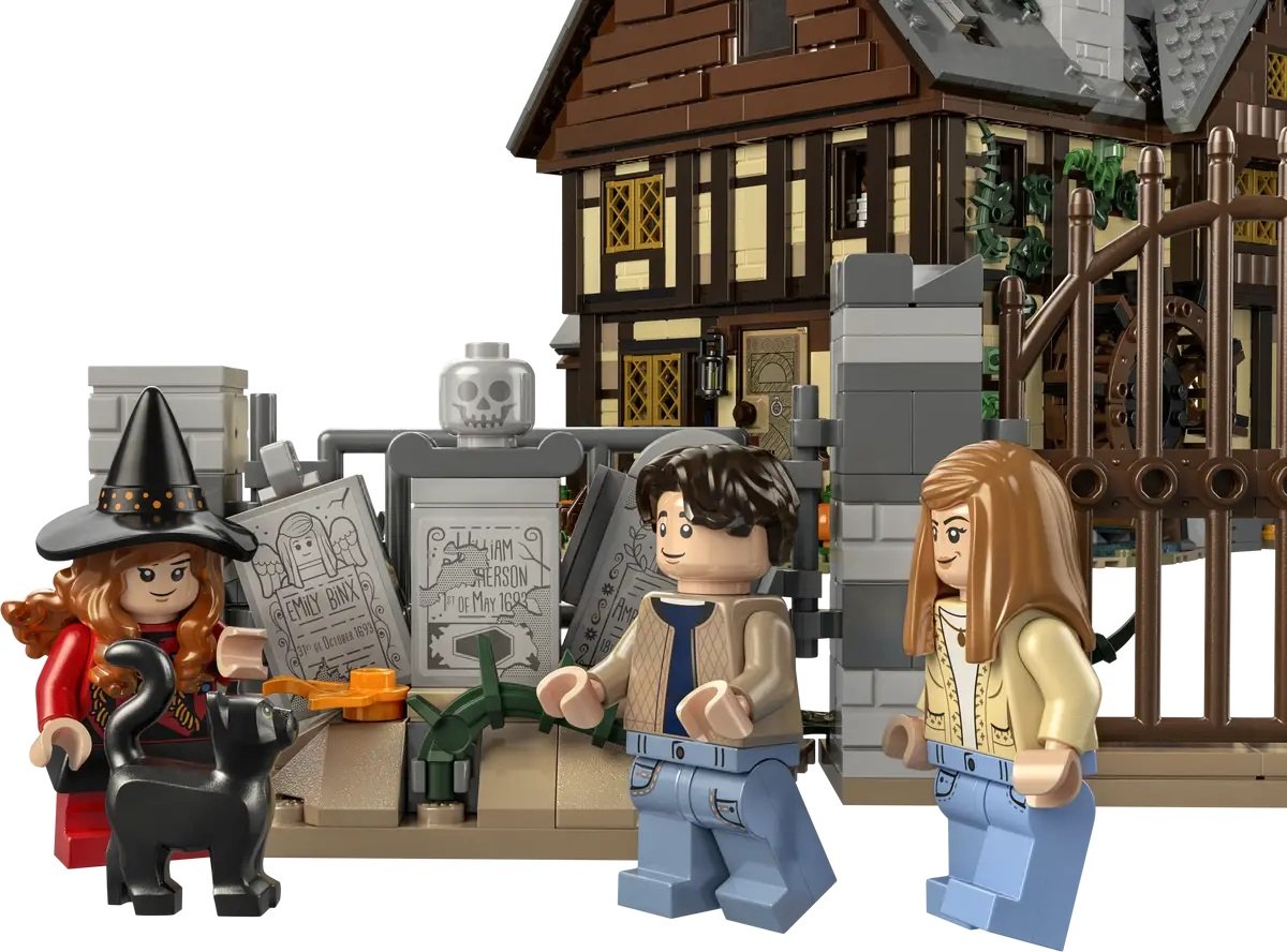 The complete LEGO Ideas Hocus Pocus Sanderson cottage with Max and Allison minifigures.  
