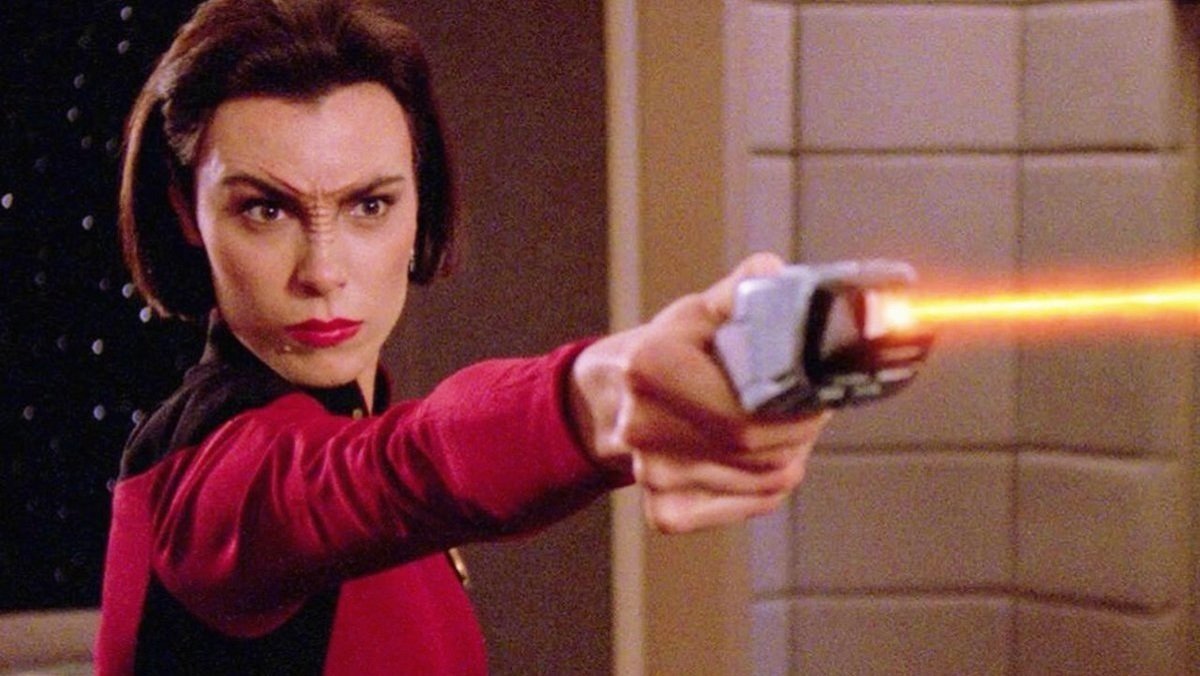 Ro (Michelle Forbes) uses a phaser in Star Trek: The Next Generation.